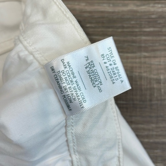 JUST BLACK White size 26 Raw Frayed Step Hem & Distressed Knees Skinny Jean - Picture 4 of 6